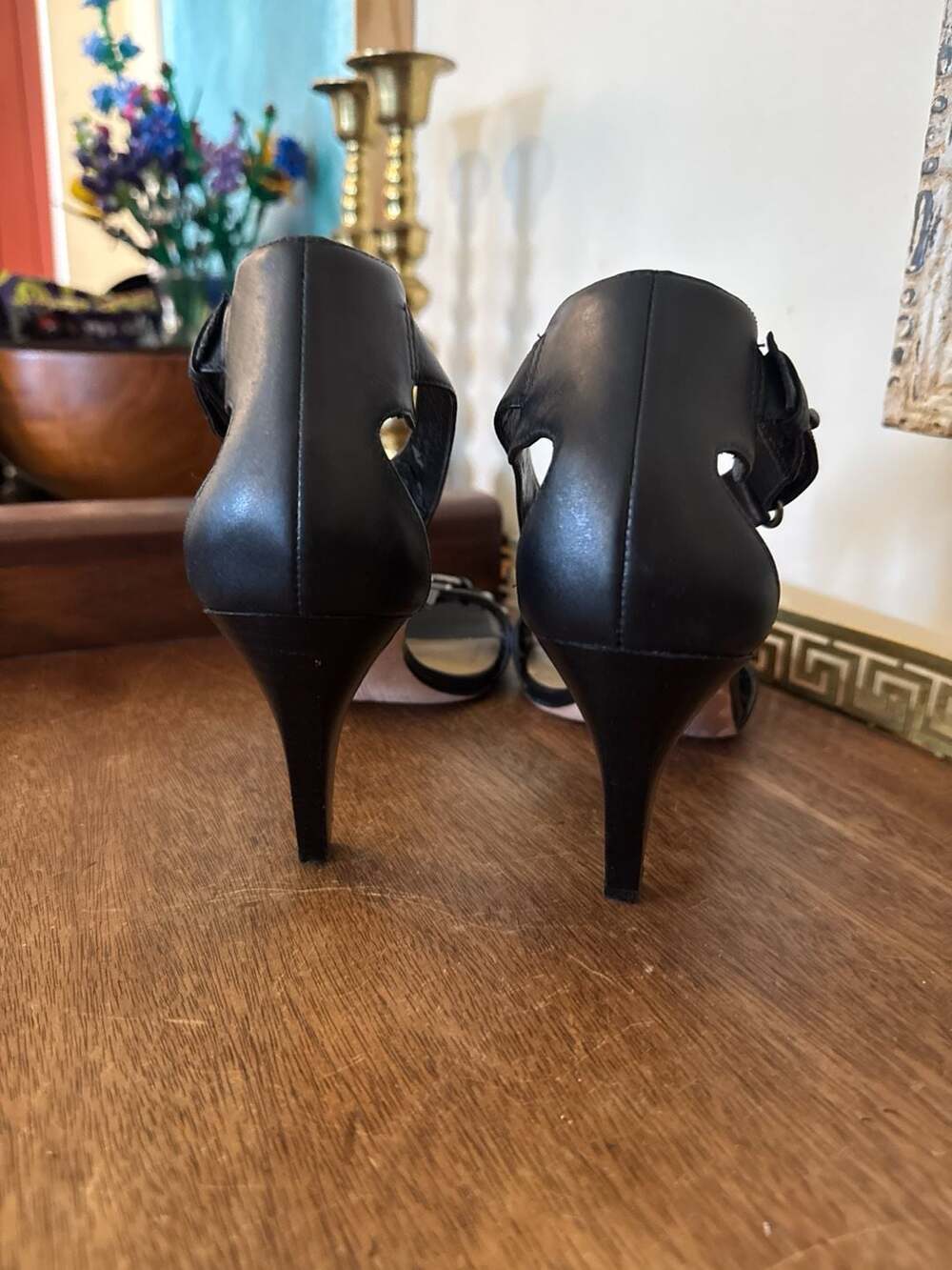 Via Spiga Black Leather T-Strap Heeled Sandals with Buckle Detail - Picture 7 of 11